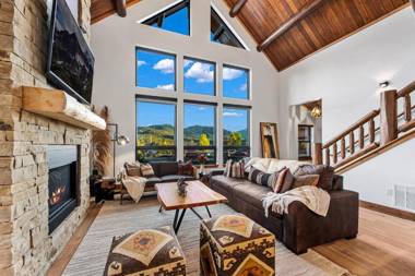 New Log cabin The Bears Den - 2 bedrooms loft 2.5 bath jacuzzi & Fireplace