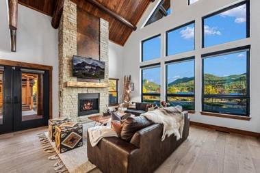 New Log cabin The Bears Den - 2 bedrooms loft 2.5 bath jacuzzi & Fireplace