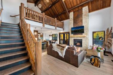 New Log cabin The Bears Den - 2 bedrooms loft 2.5 bath jacuzzi & Fireplace