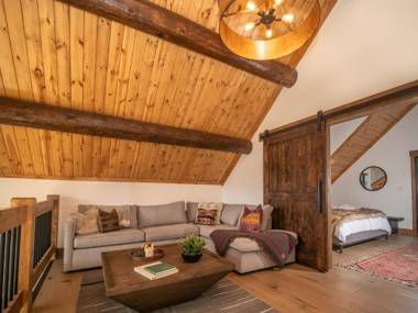 Estes Escape - Jacuzzi Indoor Outdoor Fireplace Perfect Location!