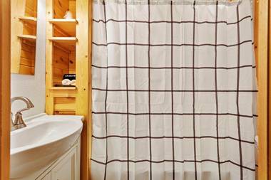 Misty Mountain Lodge