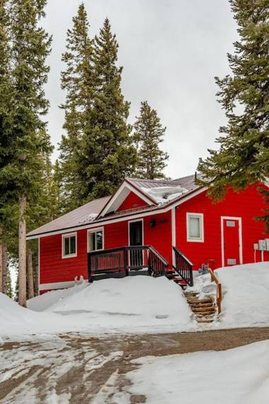 NEW RENTAL - Cozy Cabin with Stunning Views - Crimson Cabin