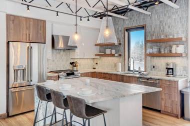 New River Chalet #280 Near Resort With Rooftop Hot Tub - FREE Activities & Equipment Rentals Daily