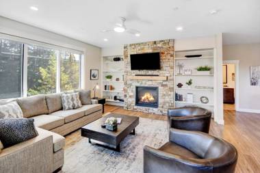 New Luxury Loft #204 Near Resort Huge Hot Tub & Views - FREE Activities & Equipment Rentals Daily