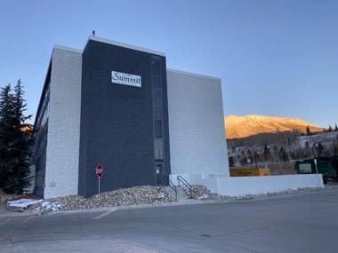 Summit Suites