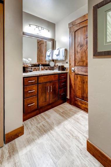 Studio Condo 318 in Historic Frisco at Cedars Lodge