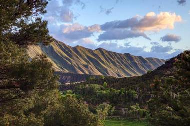 Spacious Mtn Retreat with Deck Hike and Explore!