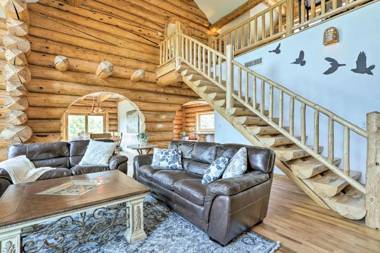 Spacious Mtn Retreat with Deck Hike and Explore!