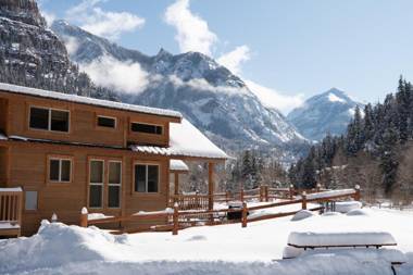 Ouray Riverside Resort - Inn & Cabins