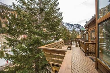 1490OAK Grandview Condo