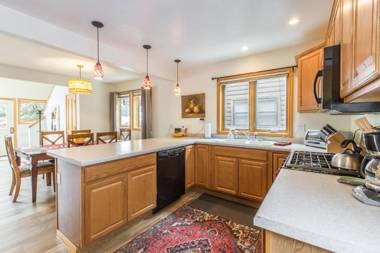 1490OAK Grandview Condo