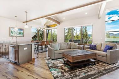 Treehouse Village 323