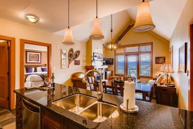 Capitol Peak Lodge by Snowmass Mountain Lodging
