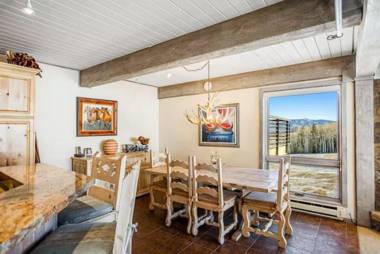Snowmass Village 2 Bedroom at the Enclave - Ski-in Ski-out with Airport Transfers