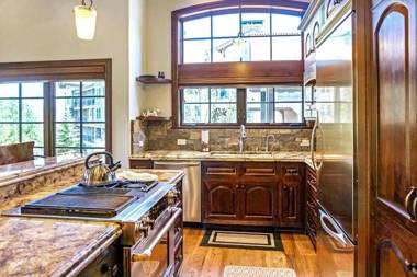 Snowmass Village 4 Bedroom at Woodrun Place - Ski-in Ski-out