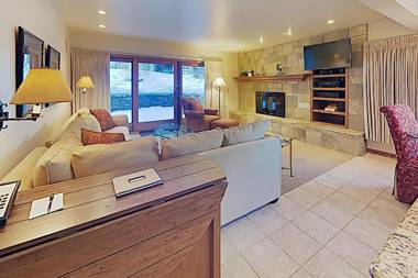 Timberline Condominiums 2 Bedroom Deluxe Unit B2E