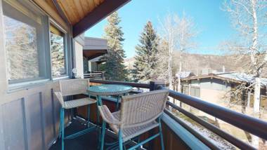 Laurelwood Condominiums Studio Premier Unit 111