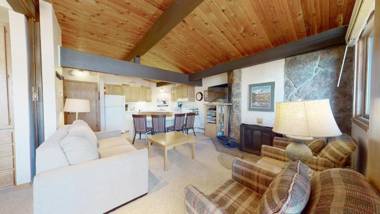 Laurelwood Condominiums Studio Deluxe Unit 113