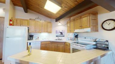 Laurelwood Condominiums Studio Deluxe Unit 113