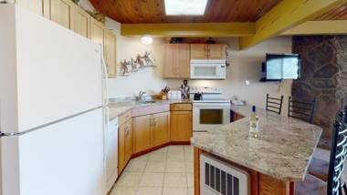 Laurelwood Condominiums Studio Deluxe Unit 115