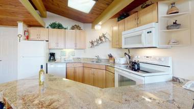 Laurelwood Condominiums Studio Deluxe Unit 115