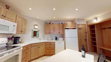 Laurelwood Condominiums Studio Premier Unit 303