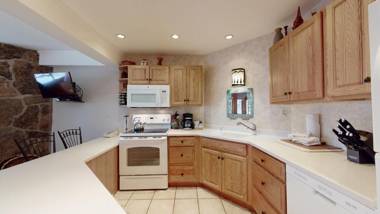 Laurelwood Condominiums Studio Premier Unit 303