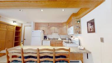 Laurelwood Condominiums Studio Premier Unit 407