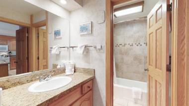 Laurelwood Condominiums Studio Premier Unit 407