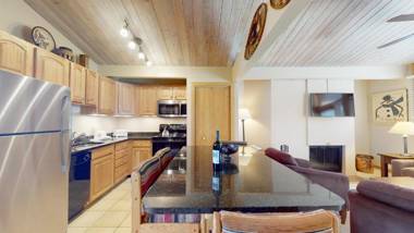 Laurelwood Condominiums Studio Premier Unit 412