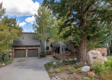 Welcome to the Modern Mountain Luxury!