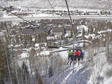 3 Bedroom Residence in Cascade Village Next to Chair Lift 20 and Shuttle Services to Vail Village
