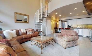 3 Bedroom Condo at Boutique Resort with Hot Tub Access and within Walking Distance to the Eagle Bahn Gondola