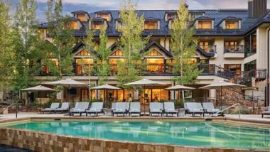 Cascade Village 2 Bedroom Condo Mere Steps to Chair Lift with Pool and Hot Tubs