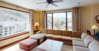 Cascade Village 2 Bedroom Condo Mere Steps to Chair Lift with Pool and Hot Tubs