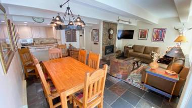 #010 Vail International