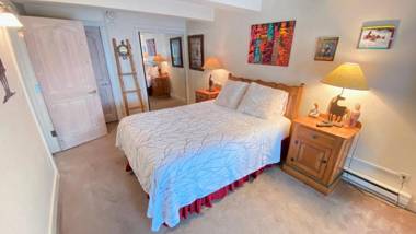 #010 Vail International