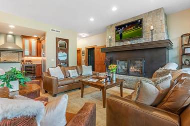 A102 Hummingbird Lodge