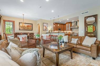 A102 Hummingbird Lodge