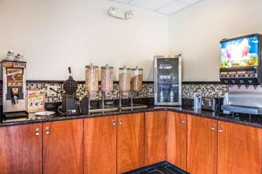 Clarion Hotel & Suites Hamden - New Haven