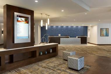 DoubleTree by Hilton Bradley International Airport