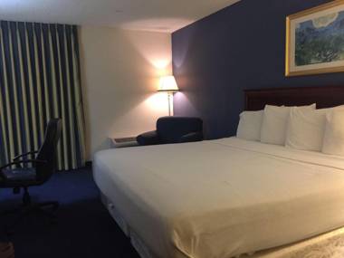 Ramada by Wyndham Windsor Locks (ex. Travelodge Bradley Airport)