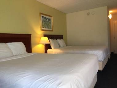 Ramada by Wyndham Windsor Locks (ex. Travelodge Bradley Airport)