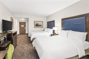 Holiday Inn Express & Suites Wilmington-Newark an IHG Hotel