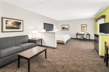 Holiday Inn Express & Suites Wilmington-Newark an IHG Hotel