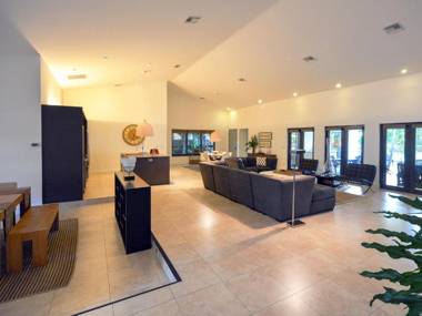 Dolphin Retreat - East Boca Raton