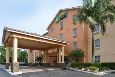 Holiday Inn Express Hotel & Suites Bonita Springs/Naples an IHG Hotel