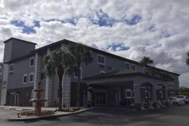 Days Inn & Suites by Wyndham Bonita Springs North Naples