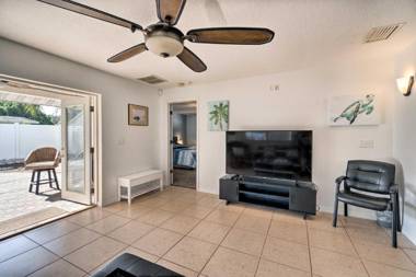 Bright Bradenton Home with Games 6 Mi to Beach