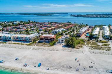 Bradenton Beach Club Bliss-3 Bedroom-2 Bathroom Condo-2 Pools-HotTub-Private Beach Access